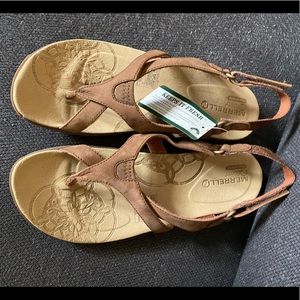 NWT, NBW Merrell sandals, size 9.